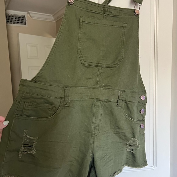 Olive green short overalls - Picture 2 of 4